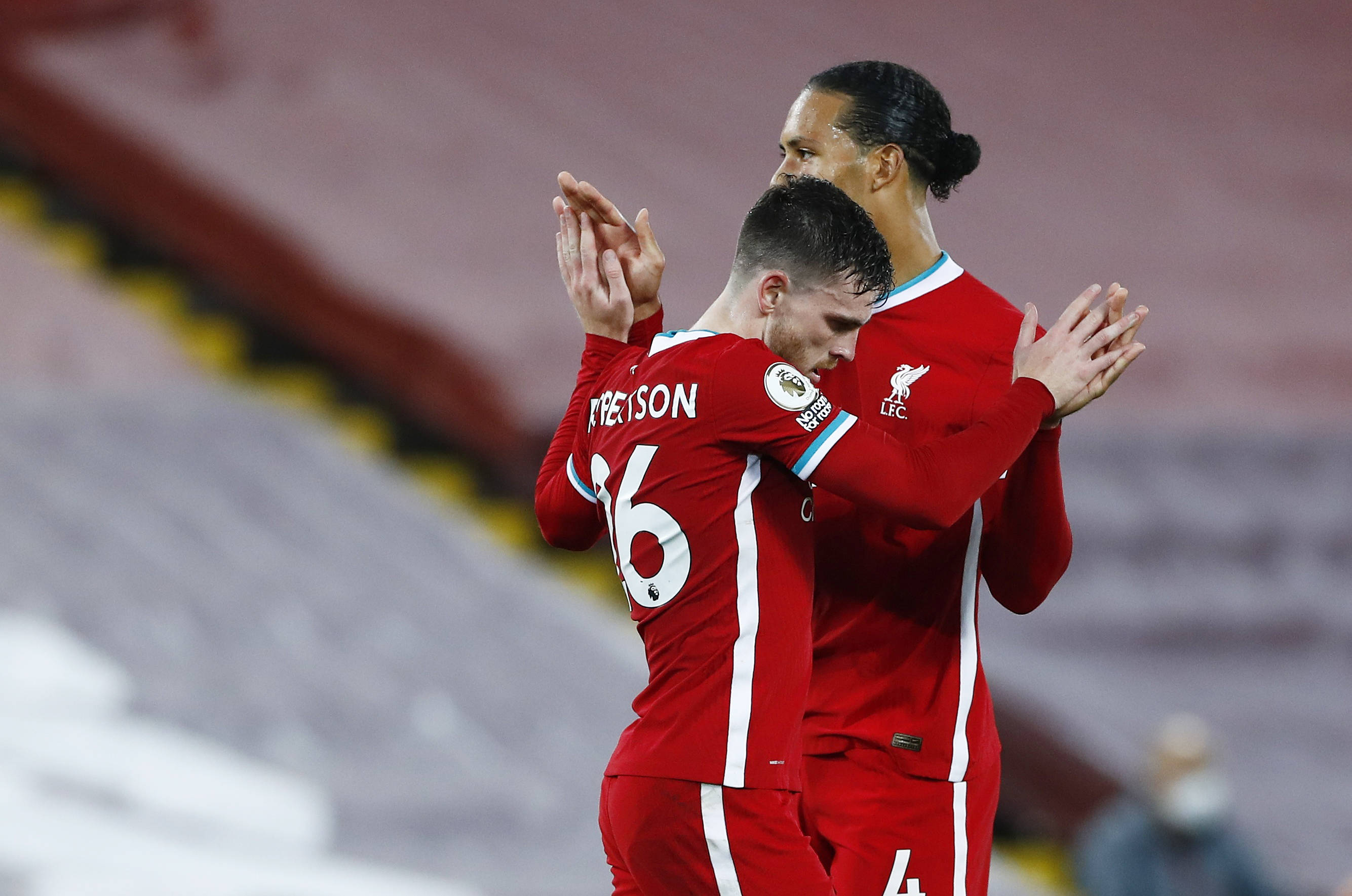 英镑签下 英镑签下